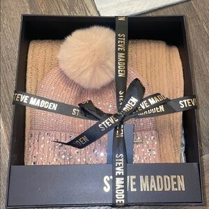 NWT Steve Madden Tan Knit Beanie with Pom Pom & Scarf